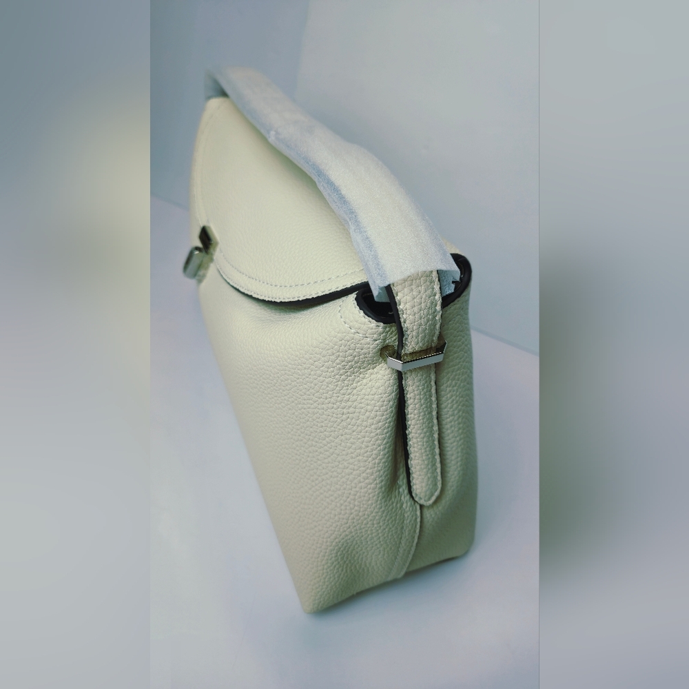 Elegant Cream Shoulder Bag (NWOT) - Picture 14 of 17